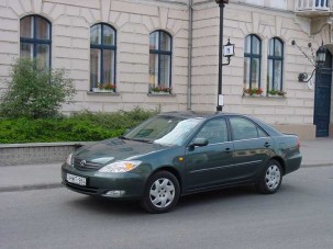 Teszt: Toyota Camry 2.4 VVT-i - Az amerikaiak kedvence