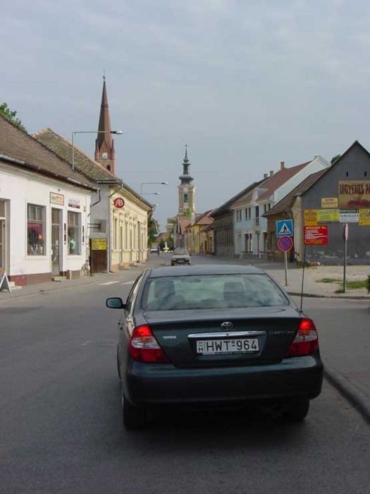 A nagy méretek ellenére élvezetesen vezethető a Camry