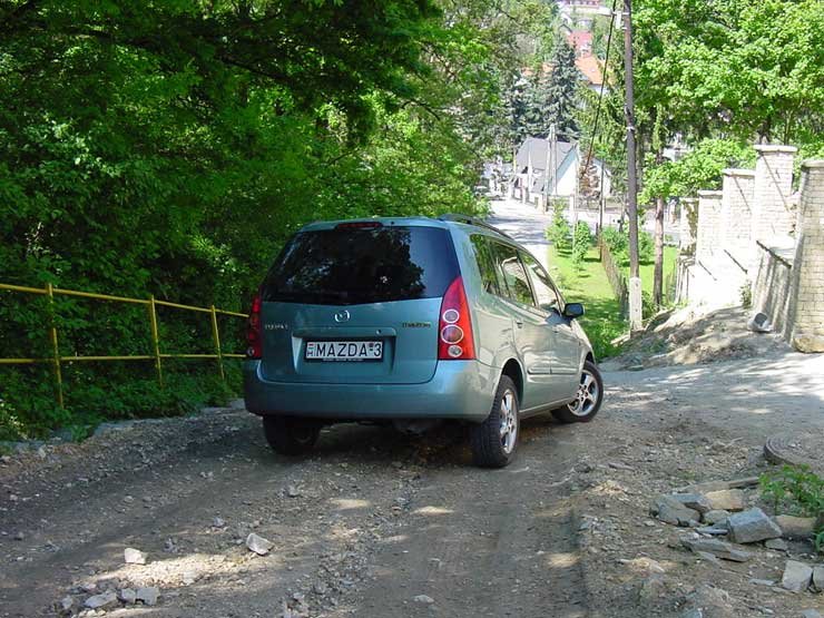 A GT a csúcsváltozat, ennek megfelelően még a könnyűfém felnin sem spóroltak