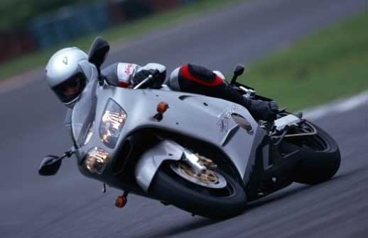 Motorozás legálisan: hogyan, mennyiért?