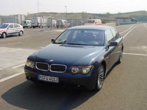 Vezettük: BMW 735i - Minden porcikájában újító