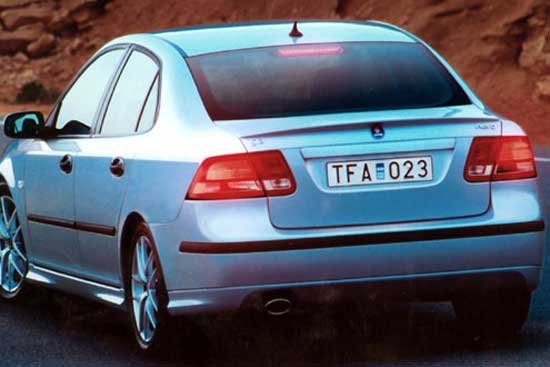 Ferdehátúból limuzinná vált az új Opel Vectra padlólemezére épülő 9³