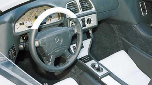 Tető vagy oldalablak nincs, hadd lobogjon a haj