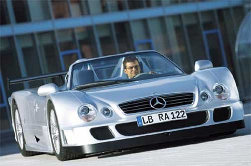 A nyomaték 775 Nm, a végsebesség 320 km/óra