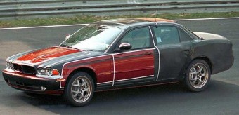 2003-ban váltja le a J-Type a Jaguar XJ-t