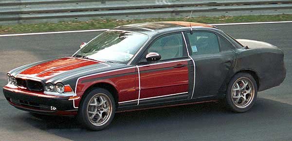 2003-ban váltja le a J-Type a Jaguar XJ-t