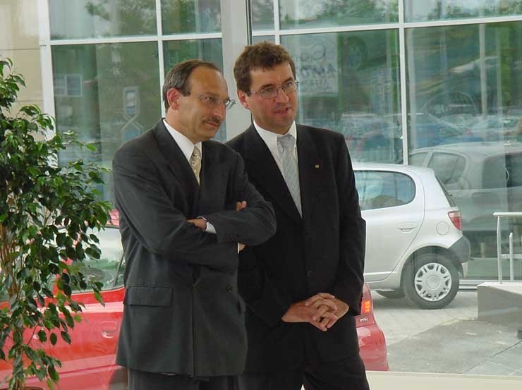 A beruházás finanszírozásban az MKB vett részt. A képen balra Erdei Tamás, az MKB elnök-vezérigazgatója Berki Istvánnal