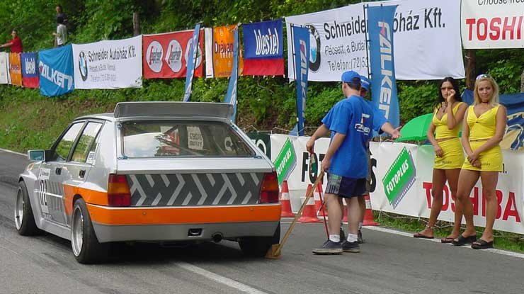 8396_76024_1000x700.jpg | Vezess | Vezess A rajtolást kerékkitámasztóval segítették