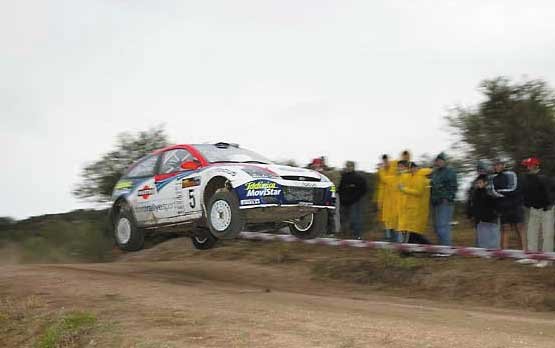 Nem ment jól McRae-nek, de a kizárásoknak és kieséseknek köszönhetően feljött a harmadik helyre a végén