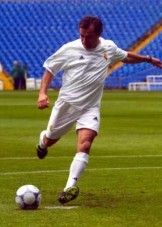 Carlos Sainz a focipályán teszi próbára tehetségét