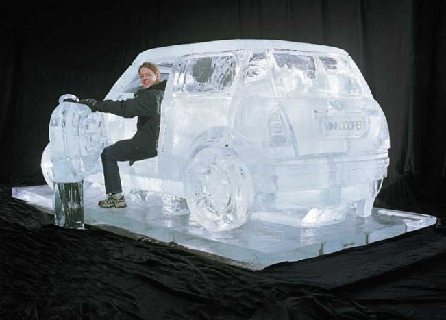 Jégből kapott Mini Cooper