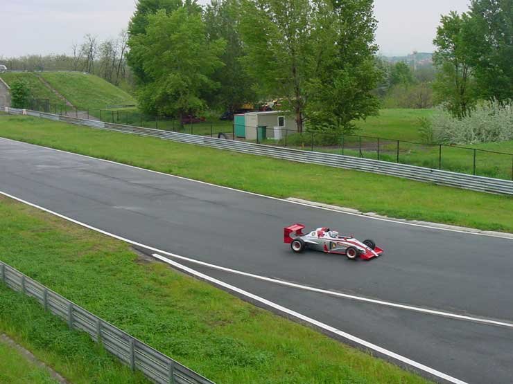 A szombati futamon csak két formula autó indult, és egyikük a rajt után fel is adta a versenyt