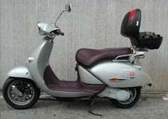 Üzemanyagcellás robogó az Apriliától