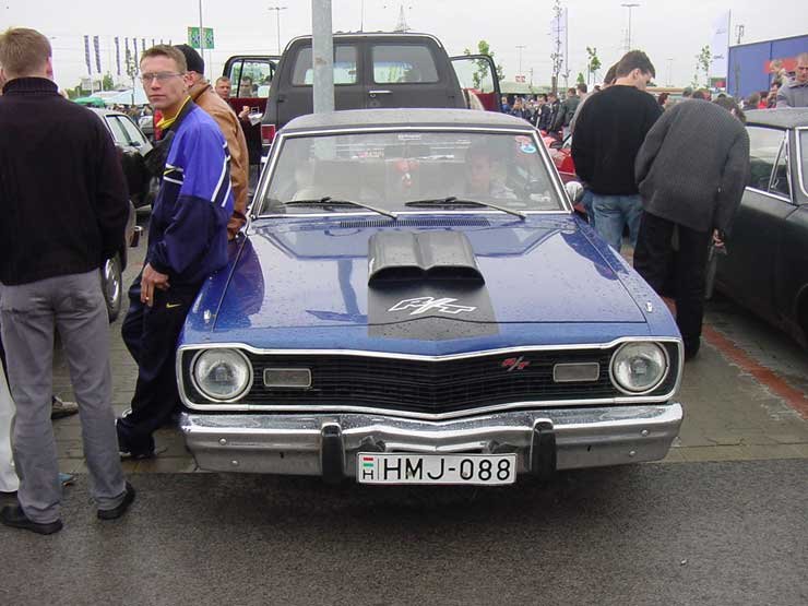 Mi ennél az autónál élveztük a délidőben megszólaltatott V8-as motorhangot