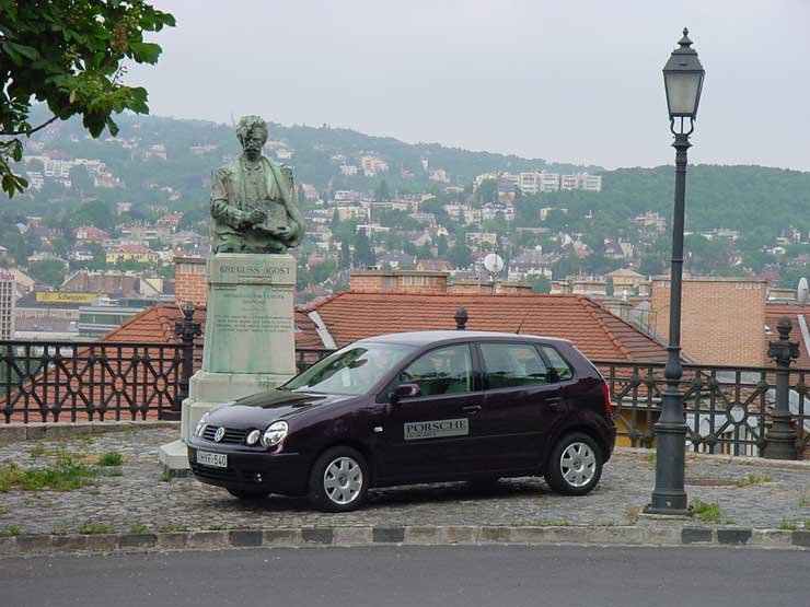 A C oszlopba illesztett ablakkal átláthatóbb lett a karosszéria