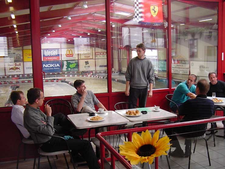 Baráti társaságok és cégek is gyakran foglalnak pályát