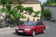 Teszt: Renault Laguna Privilege IDE - Mit tud a csúcstechnika? Renault Laguna Privilege IDE