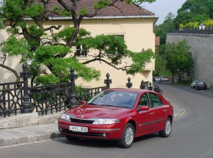 Teszt: Renault Laguna Privilege IDE - Mit tud a csúcstechnika?