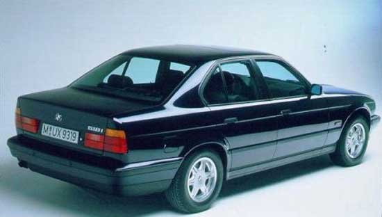 Ballonos gumi, négyhengeres motor: az 518i volt az E34-es széria alapmodellje