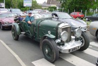 Ez az 1927-es Bentley saját lábán jött át Angliából. Ha az utasok bírják idegekkel, megfutja a százat