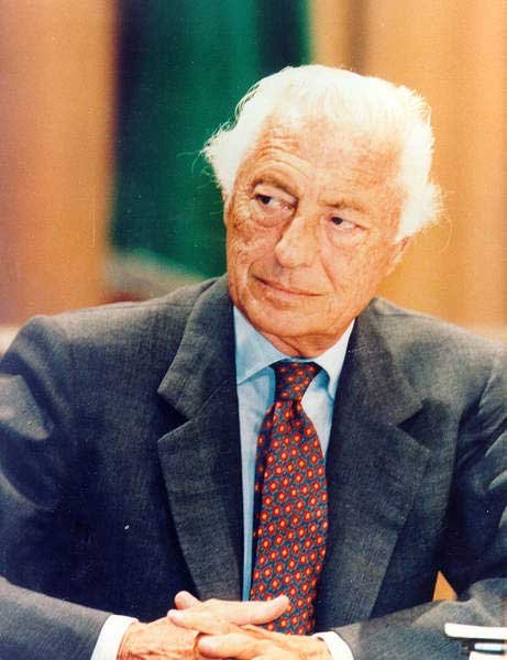 Giovanni Agnelli, a Fiat konszern 81 éves tiszteletbeli elnöke ragaszkodik az autórészleghez