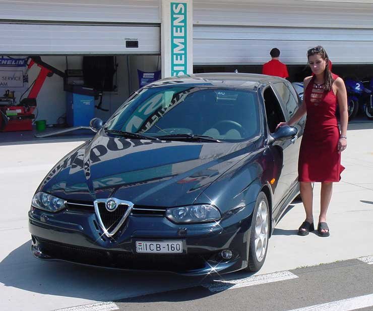 8339_75763_1000x700.jpg | Vezess | Vezess A GTA a Gran Tourismo Allegerita - könnyített túraautó - rövidítése. Majthényi Krisztina, a Fiat Magyarország Kft. PR igazgatója elmondta, hogy a 147 GTA szeptemberre várt bemutatója későbbre csúszik