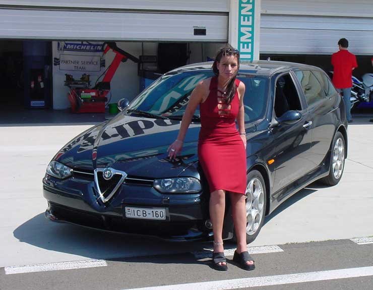 8339_75765_1000x700.jpg | Vezess | Vezess Az Alfás lányok mindig szépek