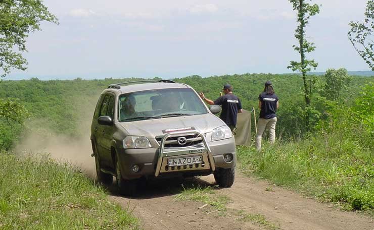9991_81715_1000x700.jpg | Vezess | Vezess Az abroncsokat kipróbálhattuk különböző négykerékhajtású autókon, de száraz időben egyik guminak sem okozott megterhelést a pályák teljesítése