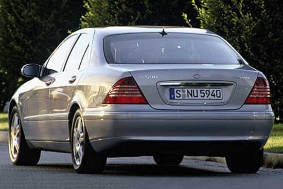 A V6-os és V8-as modellekhez 4Matic összkerék-hajtás is rendelhető lesz