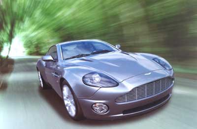 Összetört Hugh Grant Aston Martinja