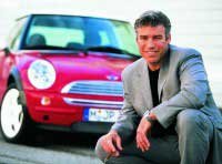 A Ferrarihoz megy az új MINI tervezője