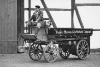 Az első Daimler motoros teherautó 1896-ból