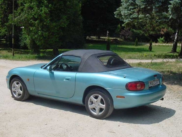 Villámgyorsan nyitható-zárható a tető kézzel