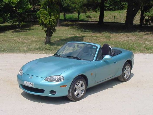 A hátsókerék-hajtásnak hála, akár keresztben is abszolválhatjuk az egyes kanyarokat