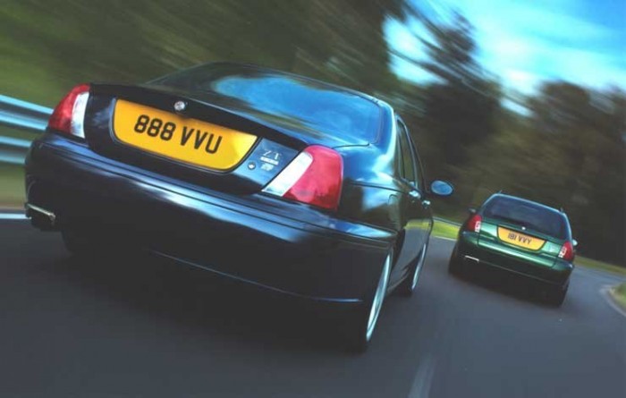 Modellfrissítés és új motorok az MG ZT-ben