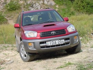 Teszt: Toyota RAV4 D-4D 4x4 - Női hobbi