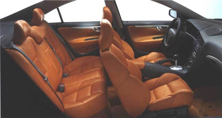 Belül nem látványos a módosítás a széria Volvókhoz képest