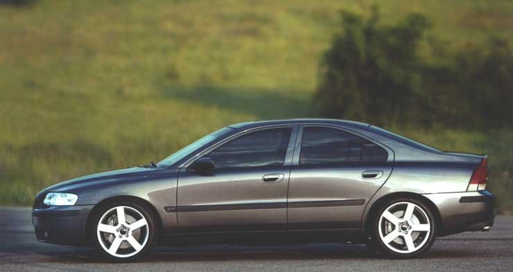 Az S60R és V70R modelleken széria az aktív futómű és karosszéria szabályozás