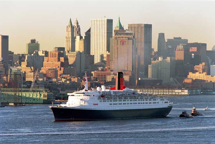 Méltó volt a luxusautók közül is kiemelkedő Maybach-hoz a Queen Elizabeth II, amely az üvegkonténert New Yorkba vitte