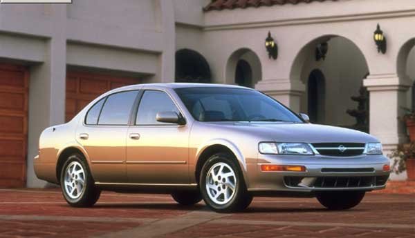 Elsősorban a nagyobb japán limuzinokat viszik el, például a képen látható (1999-es) Nissan Maximát