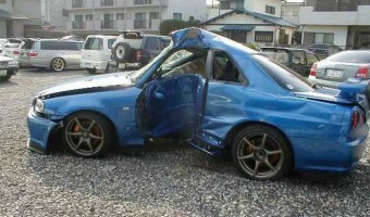 Kilókkal a rendőrök ellen