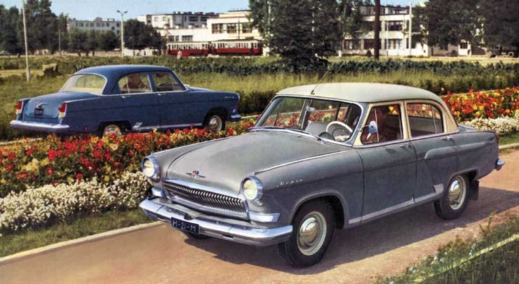 A KGB tömegben elvegyülő, V8-as Csajka motorral szerelt Volgákat is rendelt, üldözési és követési célokra. A 195 lóerős, gyors, de rosszul fékezhető modelleket kívülről a dupla kipufogócső árulta el