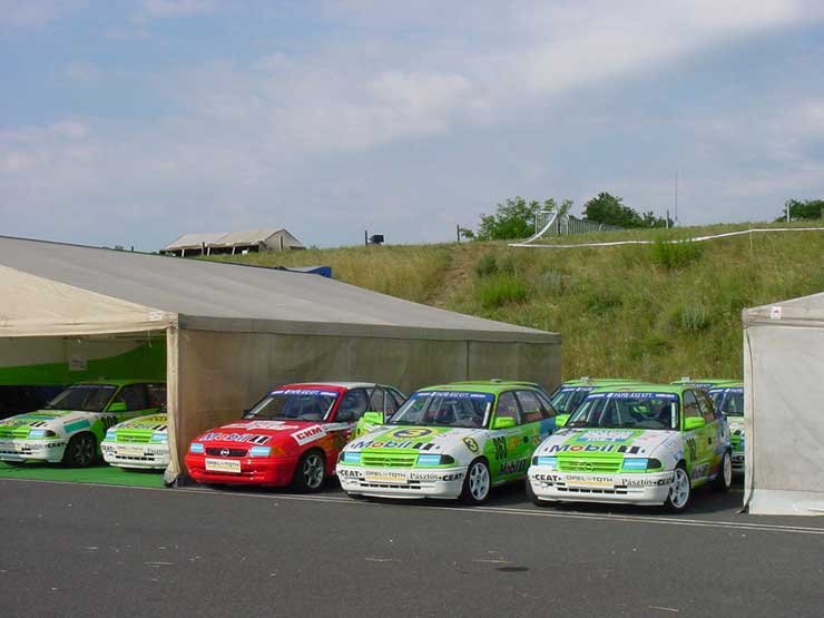 Az Astrákat szombaton még megkímélte a pálya, vasárnap azonban többen is kiestek