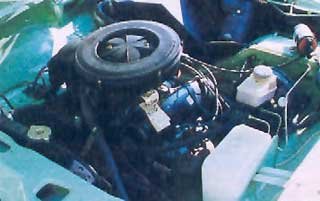 A motoron még a gyári ellenőrző cédula is rajta van