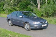 Teszt: Toyota Avensis 1.6 16V - Egy jó autó Toyota Avensis 1.6 16V