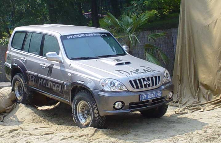 Mivel a megbízhatóság az első, a motoron keveset módosítanak. Nagyobb lesz a turbó, homokálló a légszűrő. A megerősített futóműben kerekenként két lengéscsillapító dolgozik