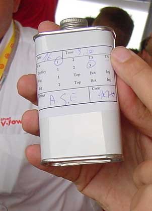 8115_74567_1000x700.jpg | Vezess | Vezess Bármennyire is hihetetlen, a Ferrarikba töltött Shell üzemanyag nem sokban tér el a Shell benzinkutaknál kapható benzintől