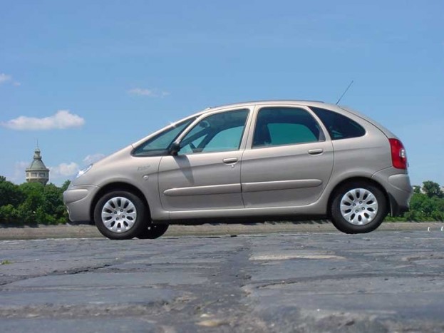 Teszt: Citroën Xsara Picasso HDi SX Exclusive – Gáláns családtag 1 Teszt: Citroën Xsara Picasso HDi SX Exclusive – Gáláns családtag 1