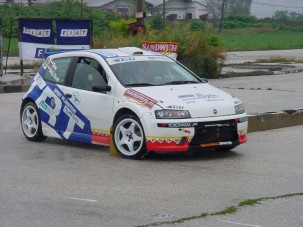 Super 1600-as autó a magyar raliban