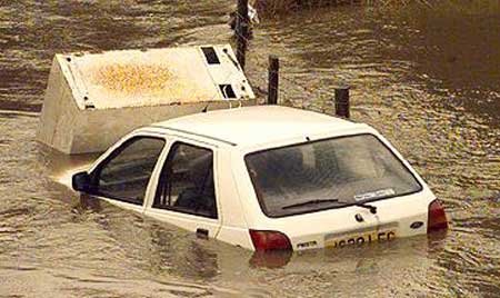 Opel kezdeményezés: kölcsönautó az árvízkárosultaknak